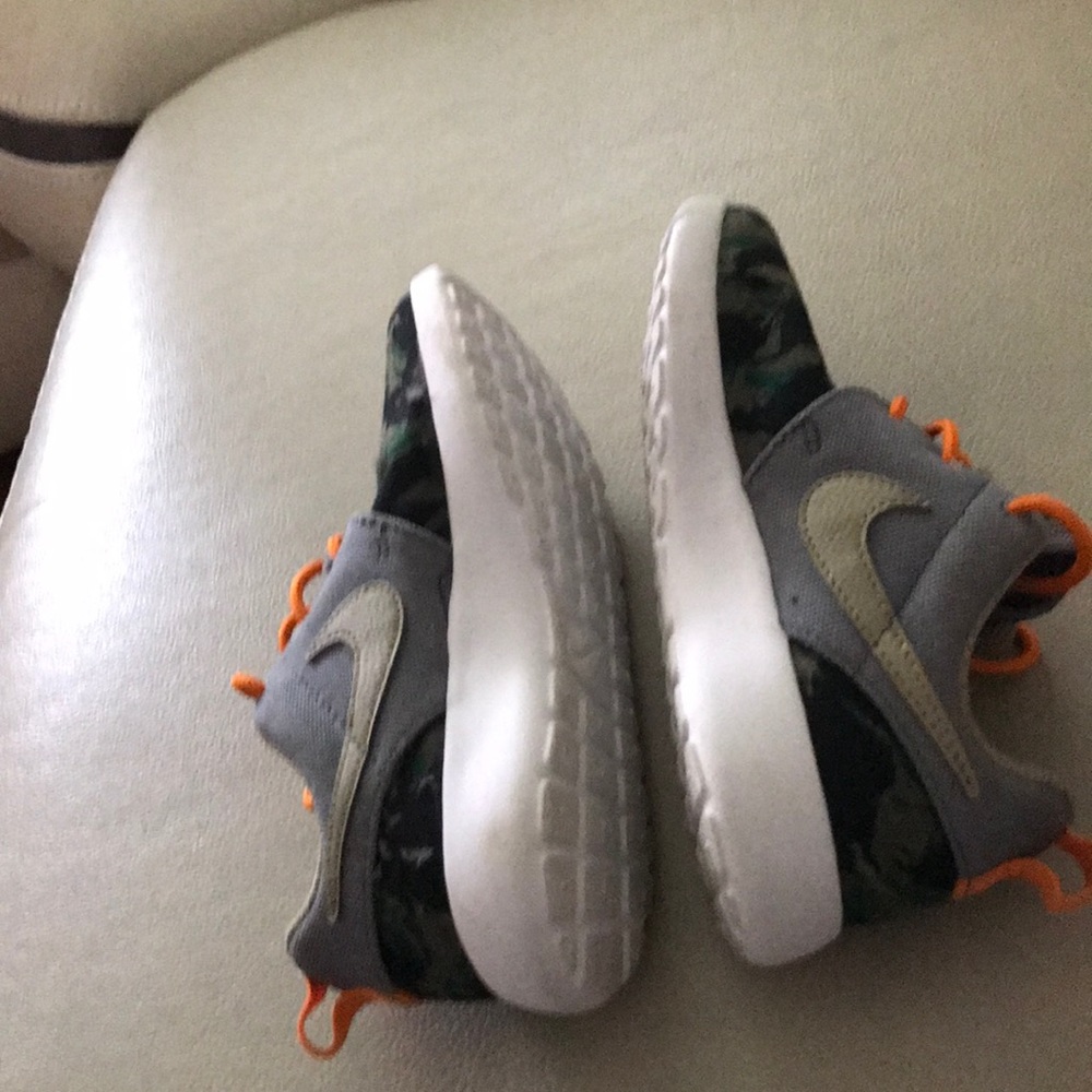 Kids Nike shoes - Picture 5 of 7